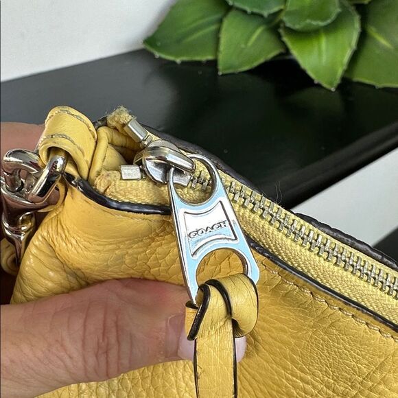 Coach, genuine, leather Crossbody shoulder clutch - Picture 8 of 10